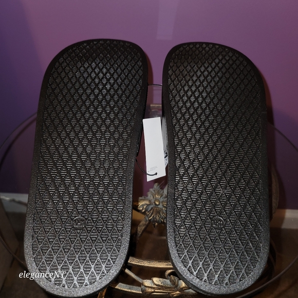 GAP Black/White Logo Pool Slides Sz: 10/11 NWT - Picture 9 of 10